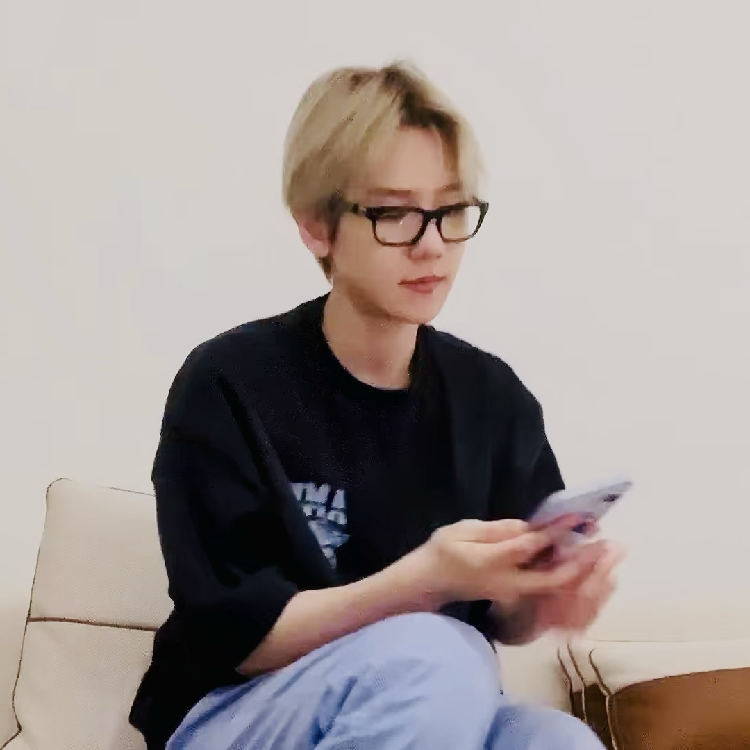 백현 (EXO) 최근 활동샷