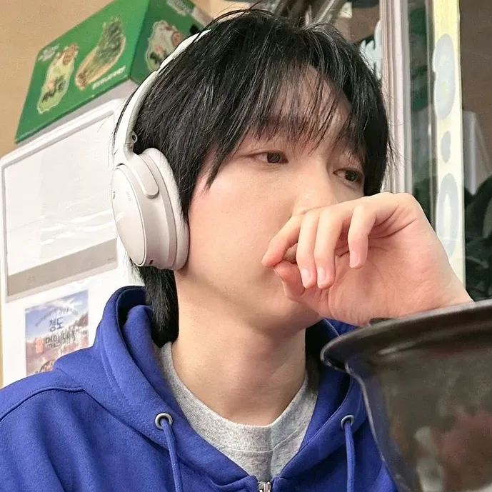 Foto aktivitas terbaru Jeong Sewoon