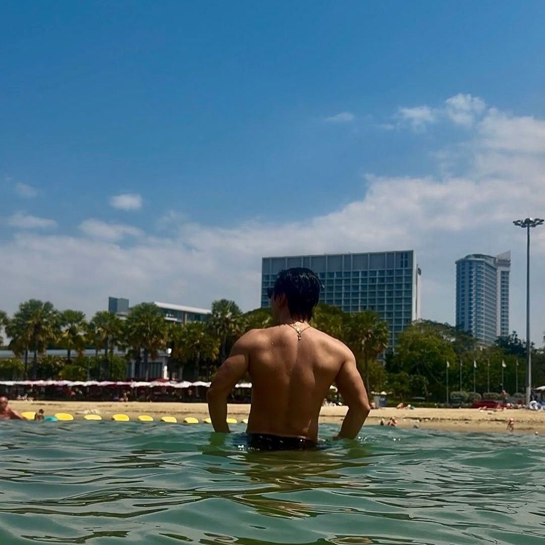 Behind-the-scenes cut of Hwang Chiyeol