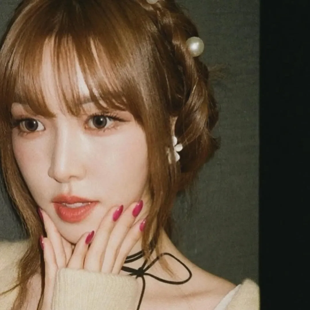 Recent activity shot of Yuju (GFRIEND)