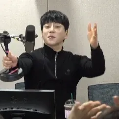 Behind-the-scenes cut of Hwang Chiyeol