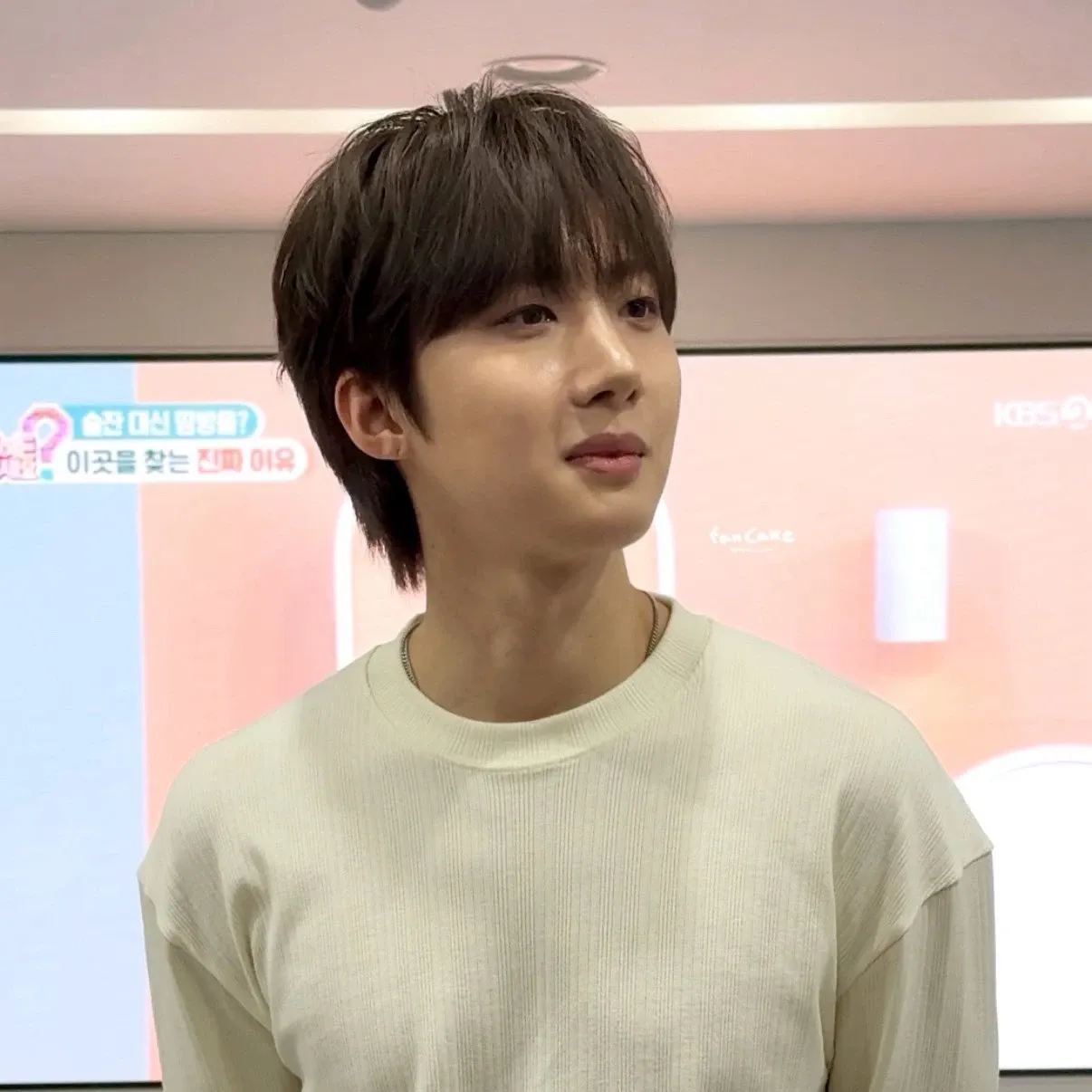 Recent activity shot of Hui (PENTAGON)