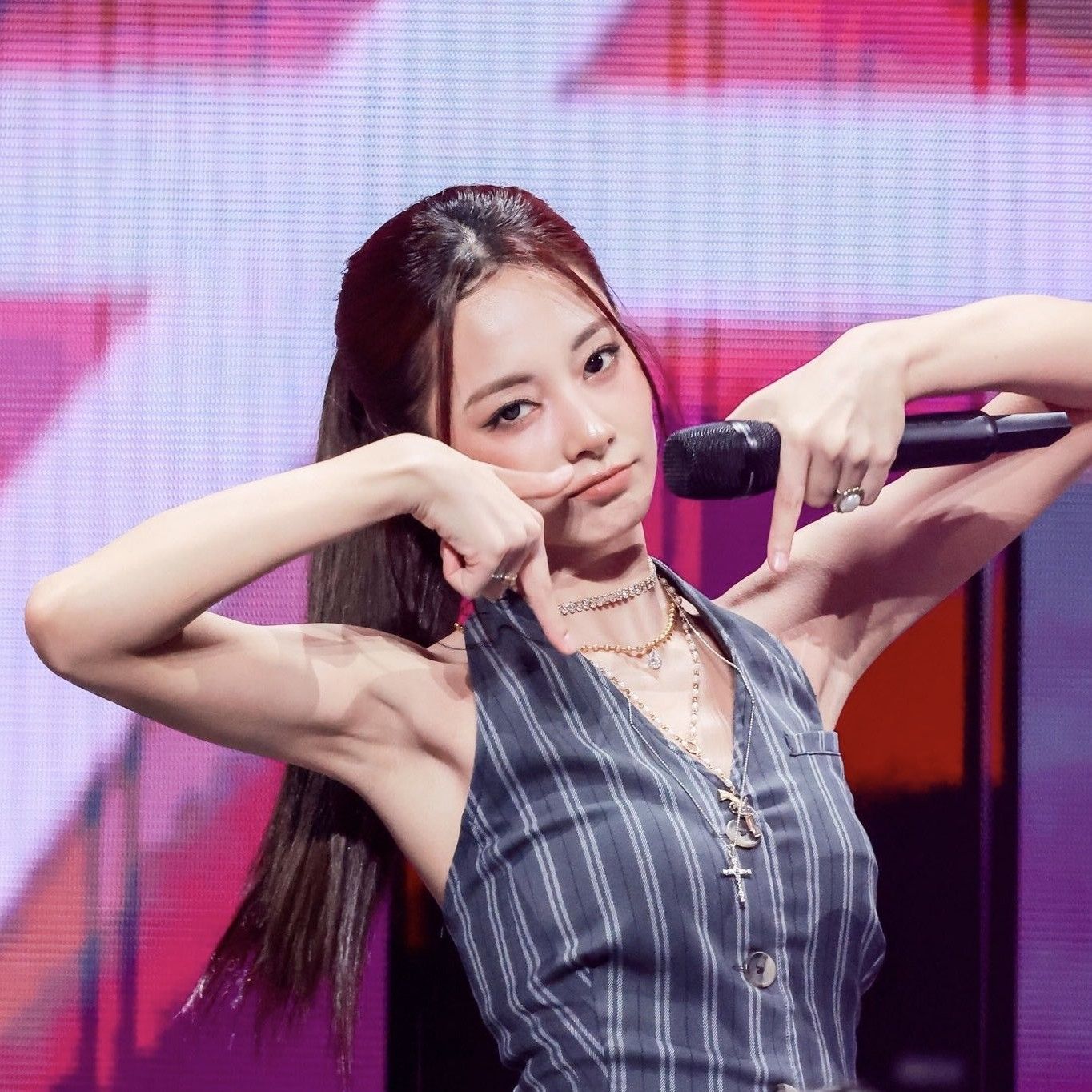 Foto aktivitas terbaru Tzuyu (TWICE)