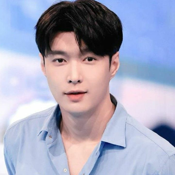 Behind-the-scenes cut of Lay (EXO)