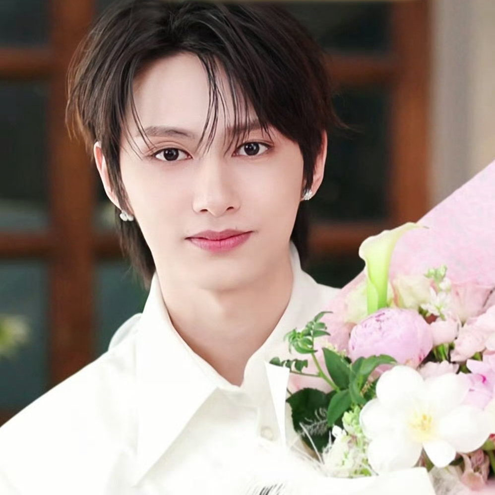 Recent activity shot of Jun (SEVENTEEN)