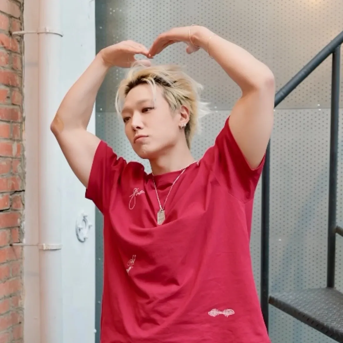 Behind-the-scenes cut of BOBBY (iKON)