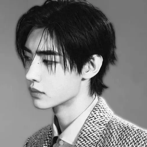 Latest photo of Sunghoon (ENHYPEN)