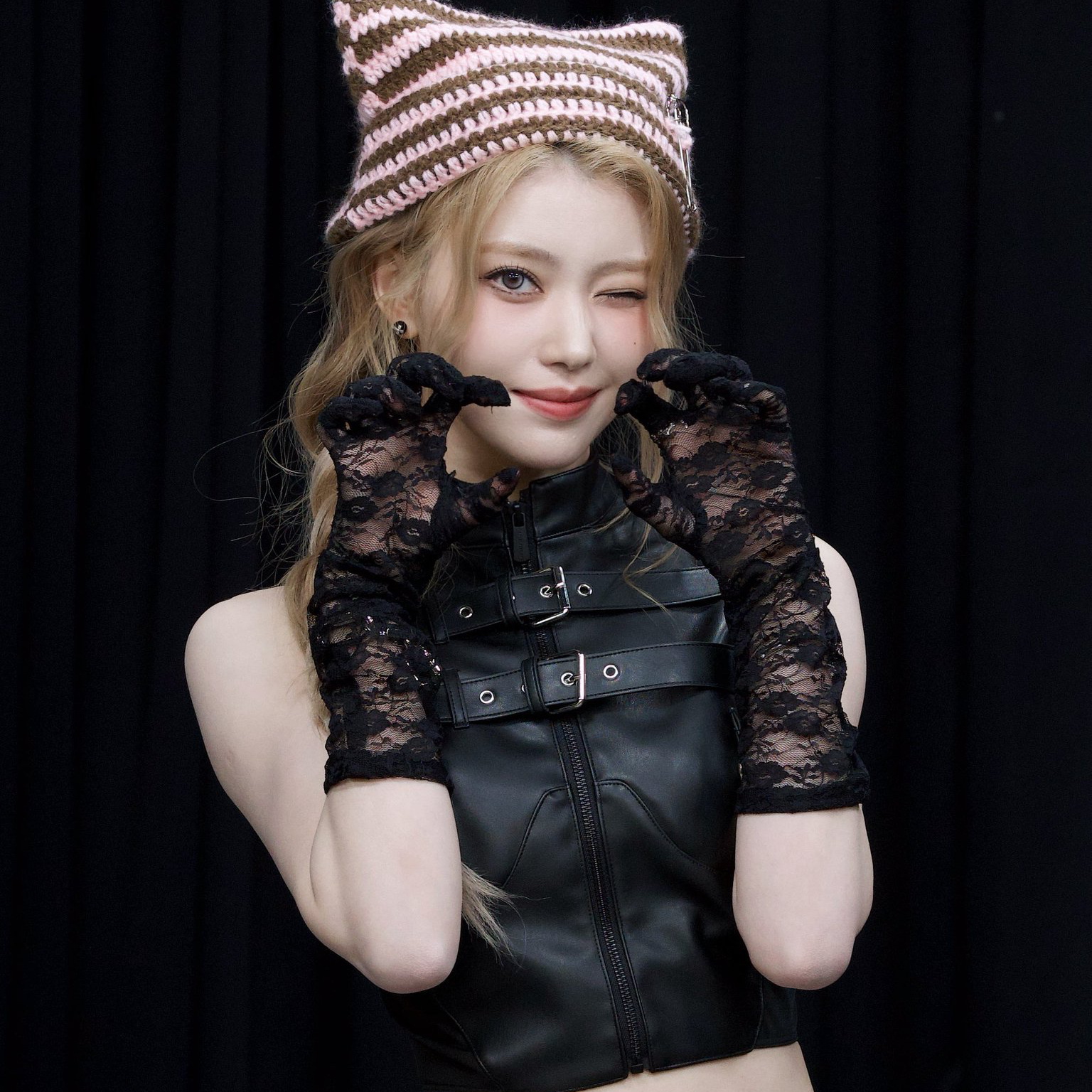 A moment captured by Xiao Ting (Kep1er)'s fan