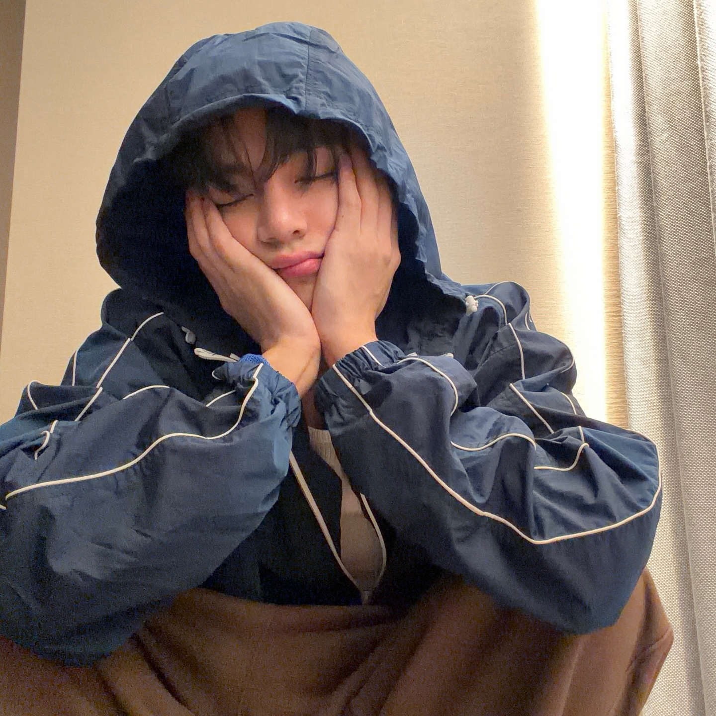 뷔 (방탄소년단)의 비하인드 컷