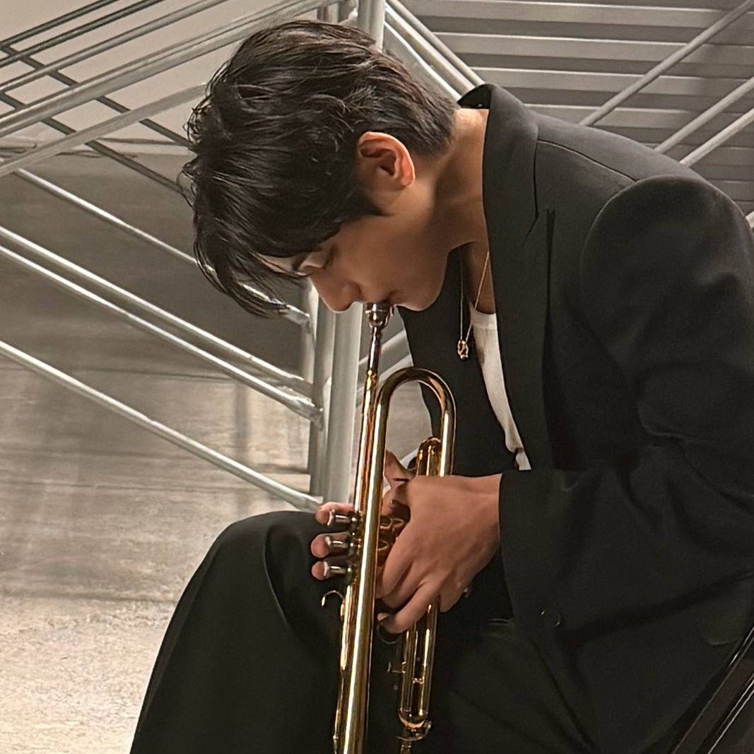 뷔 (방탄소년단)의 비하인드 컷