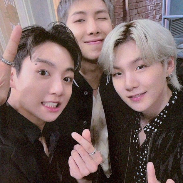 Foto aktivitas terbaru SUGA (BTS)