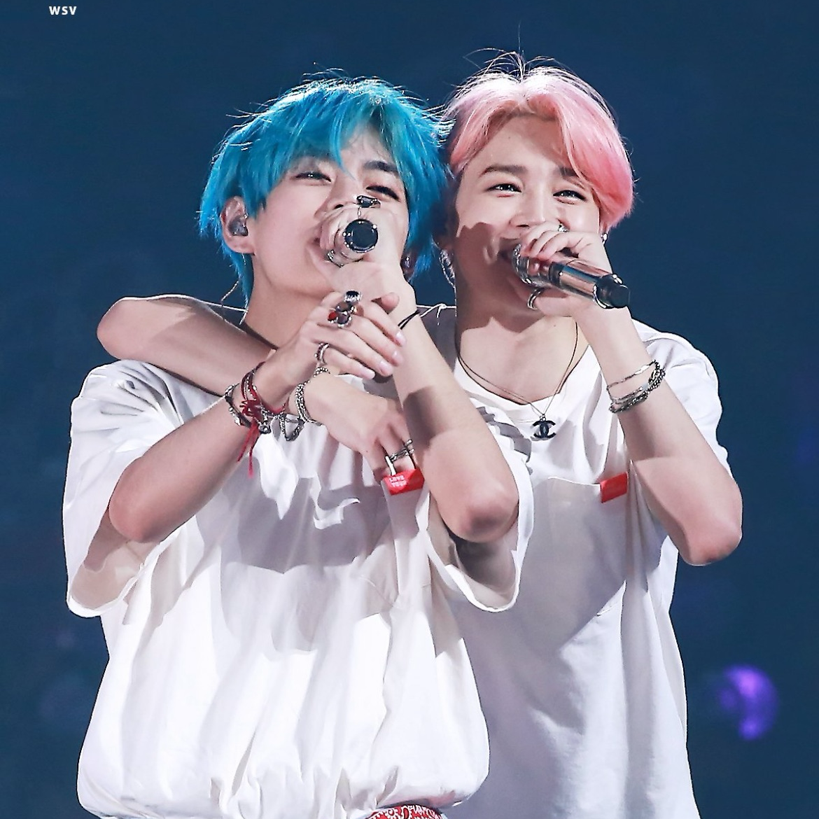 V (防弹少年团)的最新照片