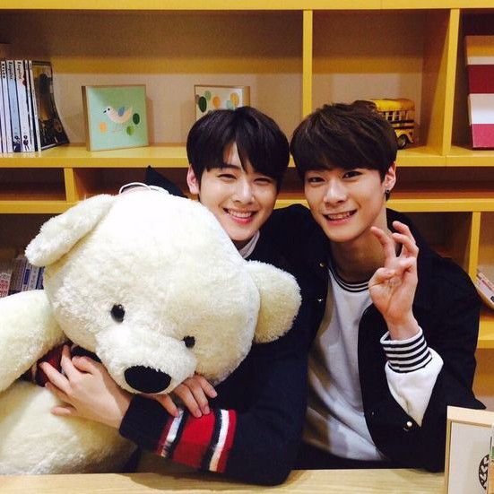 아스트로 최근 활동샷