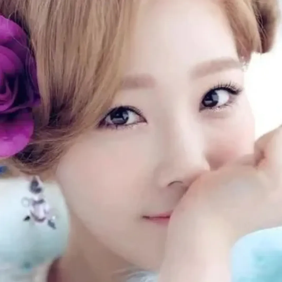 Foto terbaru Taeyeon (Girls' Generation)