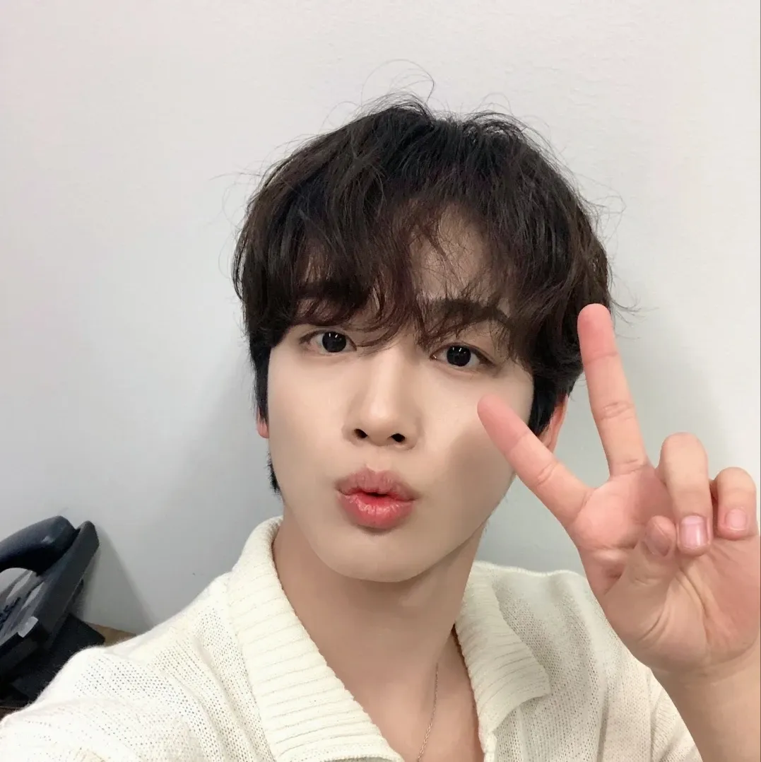 Recent activity shot of Kim Yohan (WEi)