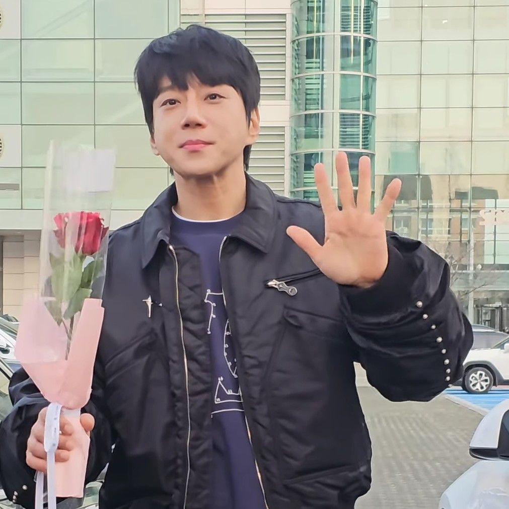 Recent activity shot of Hwang Chiyeol