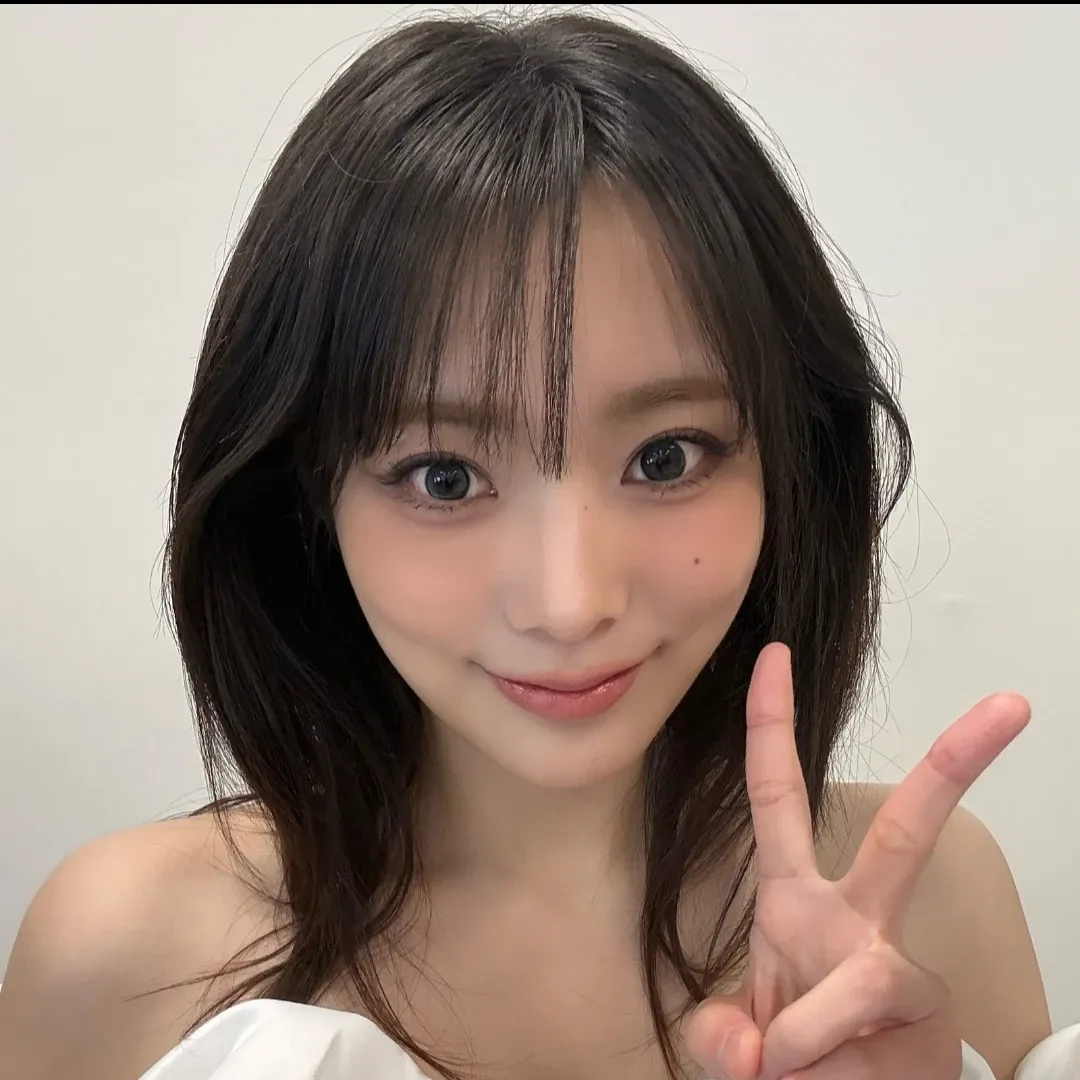 Recent activity shot of Siyeon (QWER)