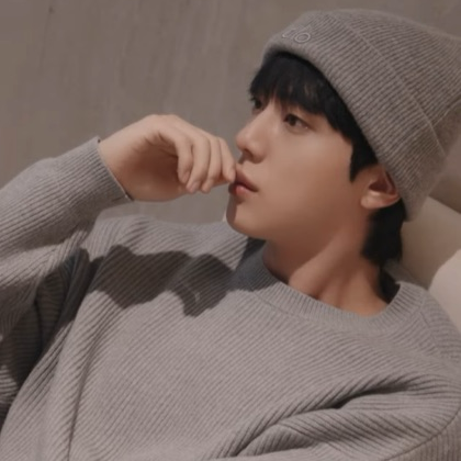 Momen yang diabadikan oleh penggemar Jin (BTS)