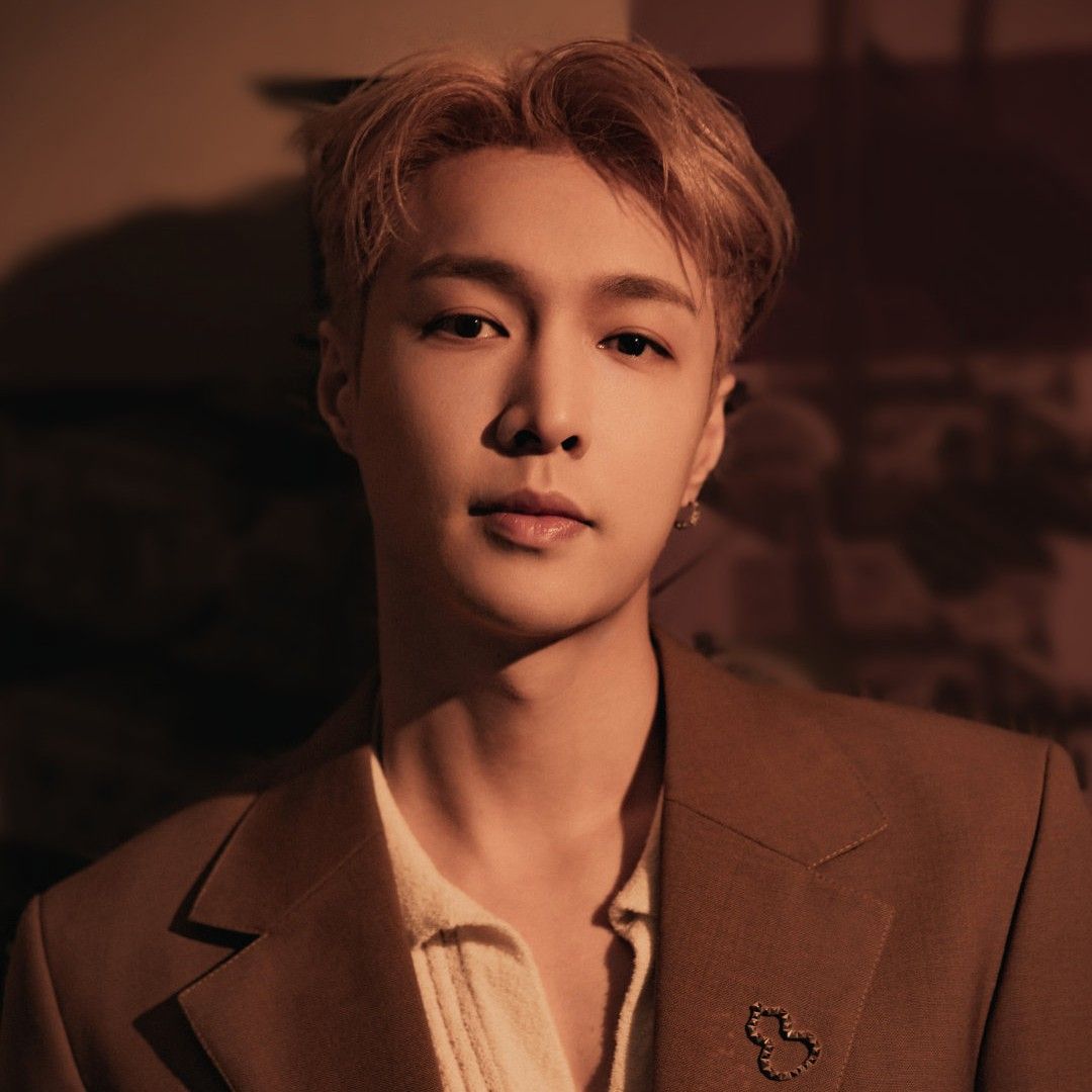 Recent activity shot of Lay (EXO)