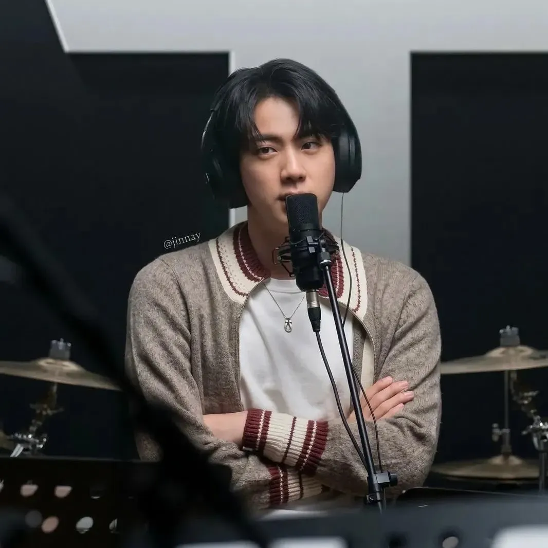 진 (방탄소년단) 최근 활동샷