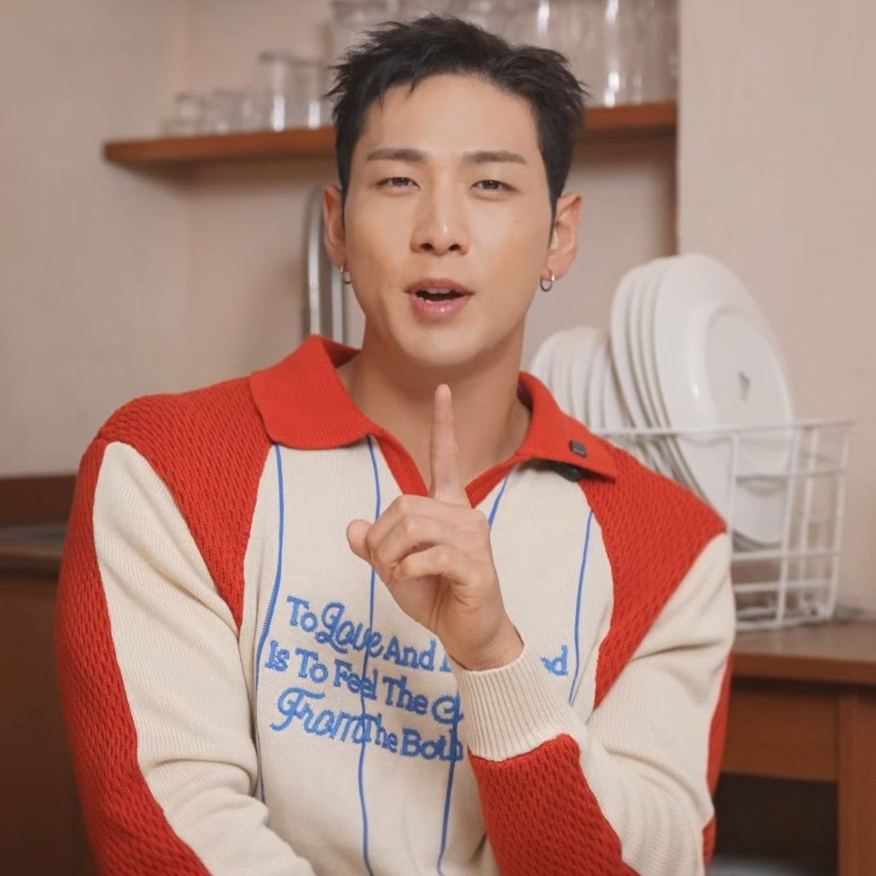 Behind-the-scenes cut of Baekho