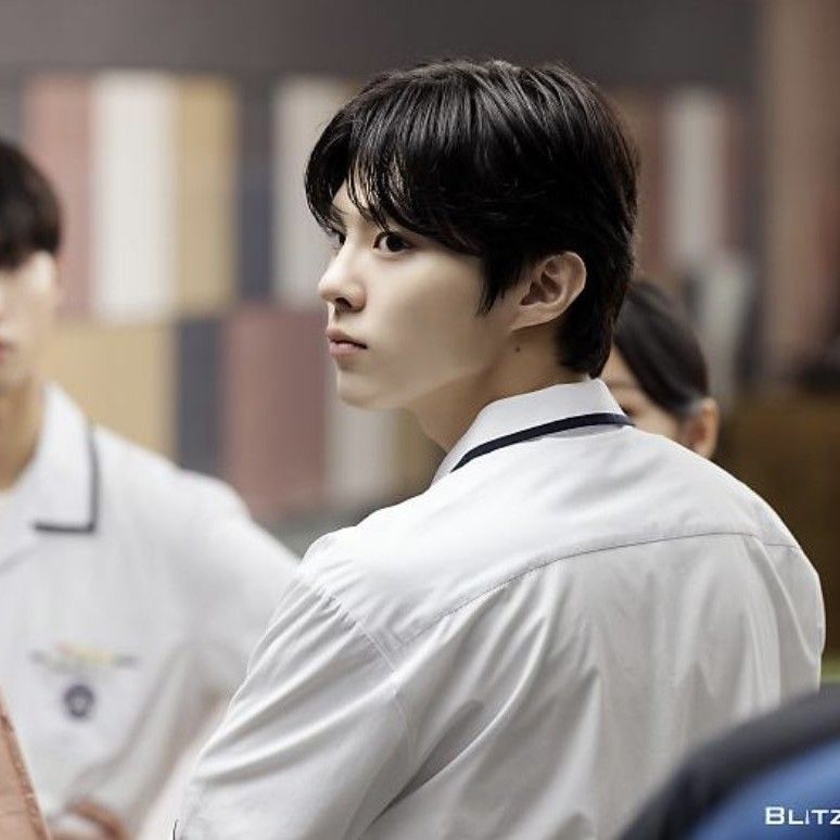 김우석의 비하인드 컷