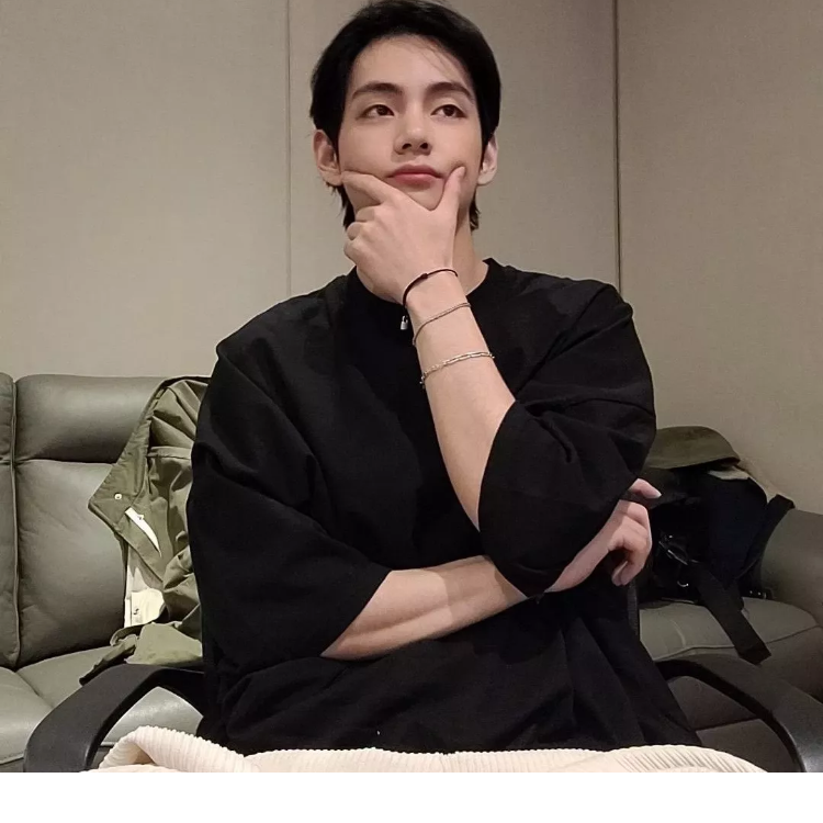Foto terbaru V (BTS)