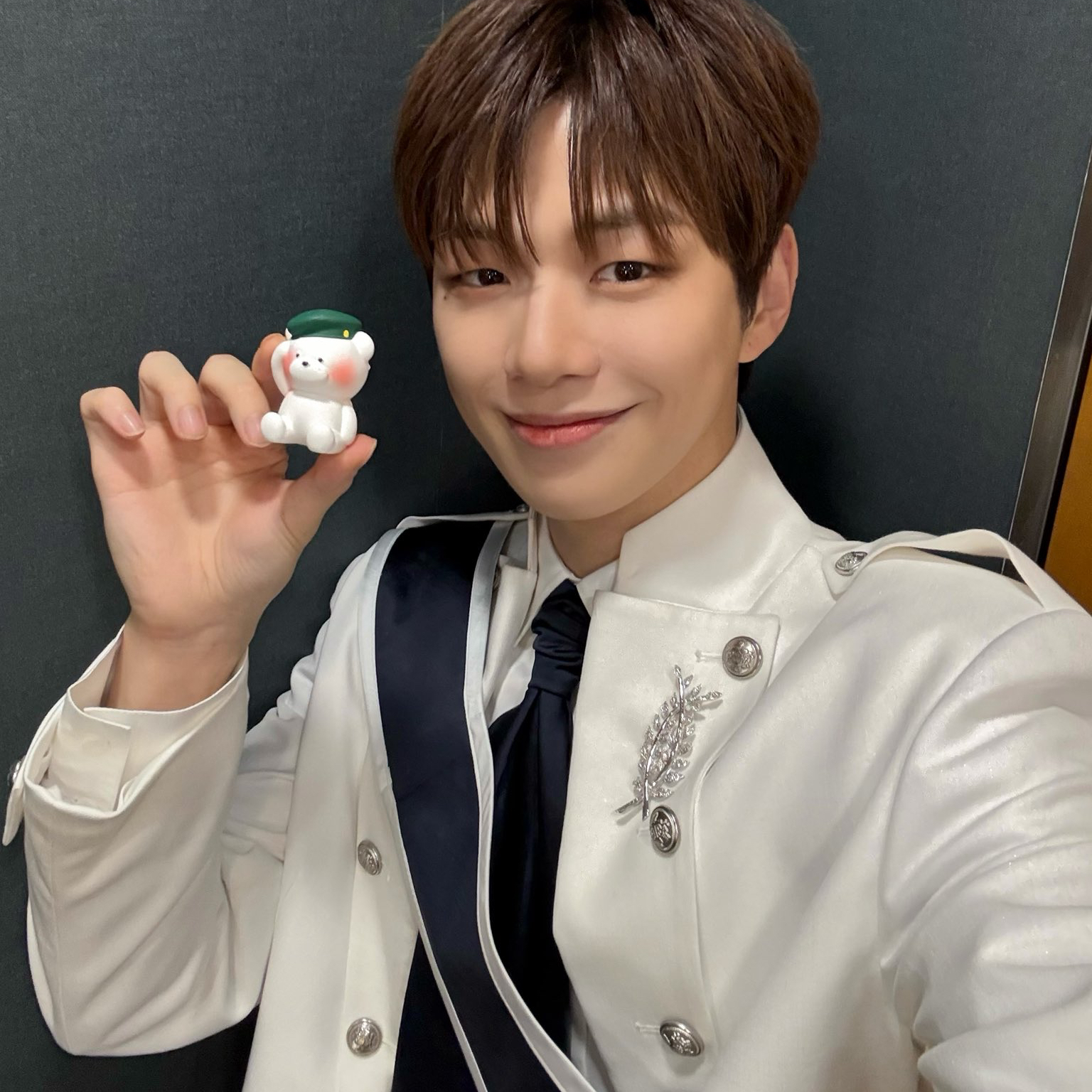 강다니엘의 비하인드 컷