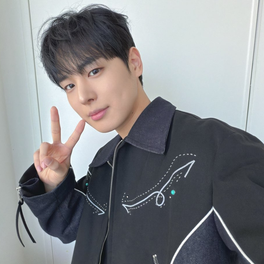 Latest photo of Choi Byungchan