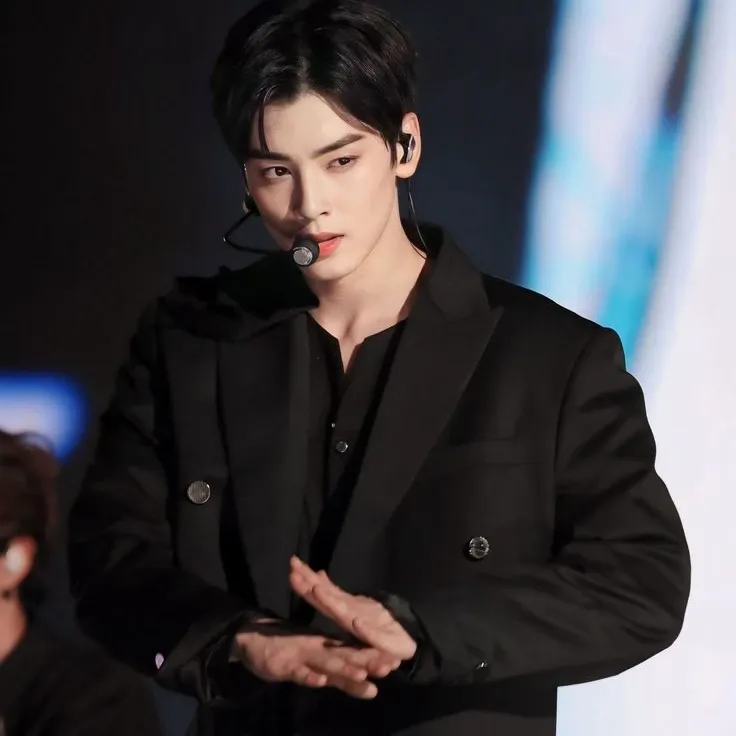 A moment captured by Eunwoo (ASTRO)'s fan