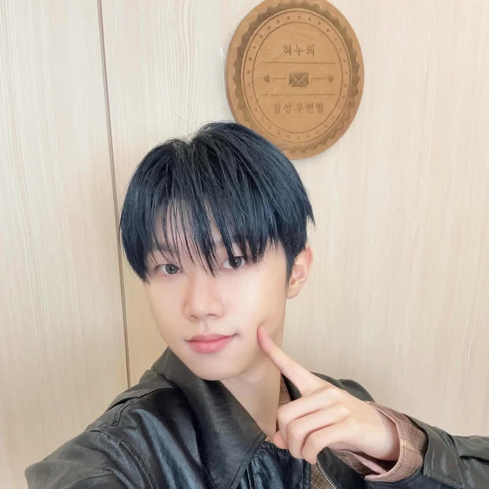 Recent activity shot of Hyunwoo (Xikers)