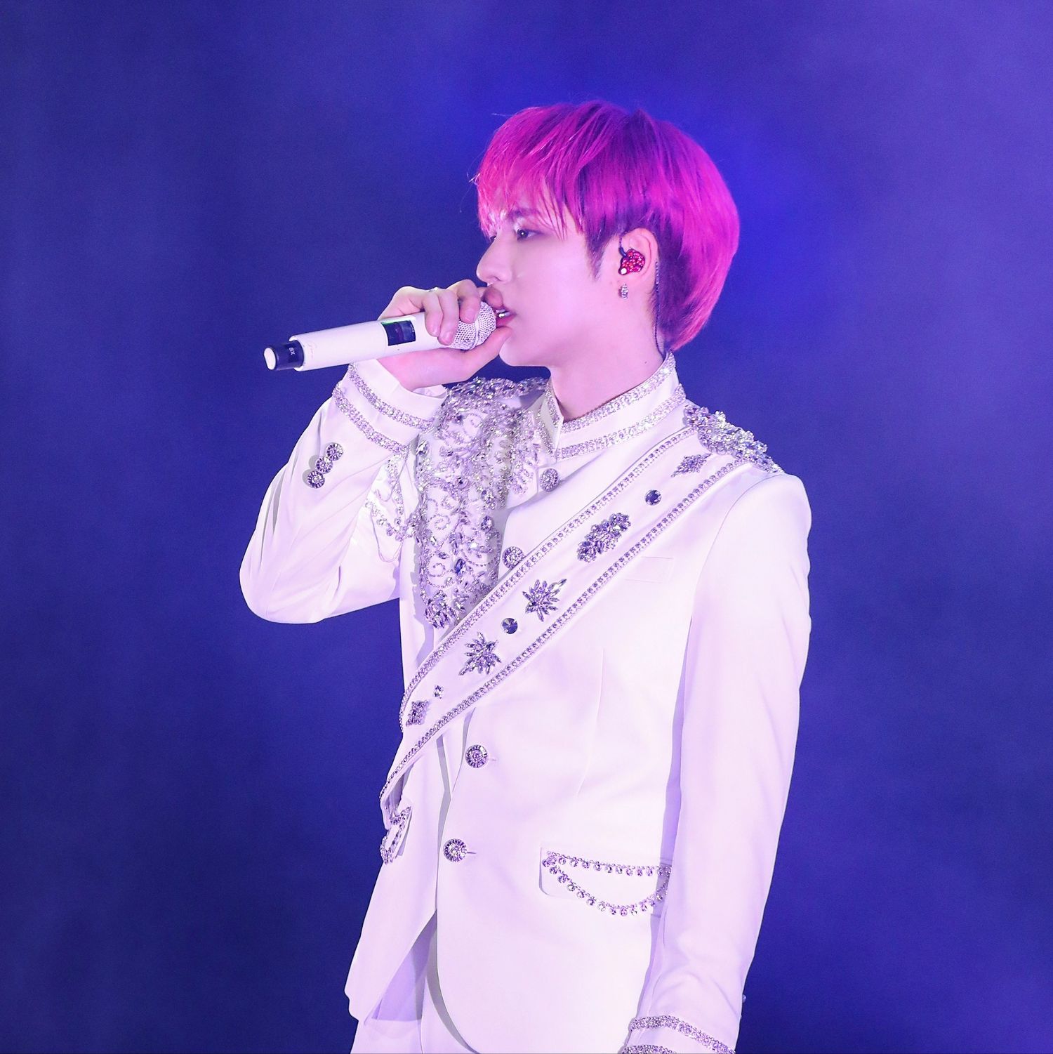 Behind-the-scenes cut of BX (CIX)