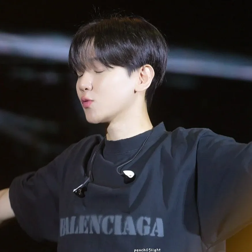 백현 (EXO)의 비하인드 컷