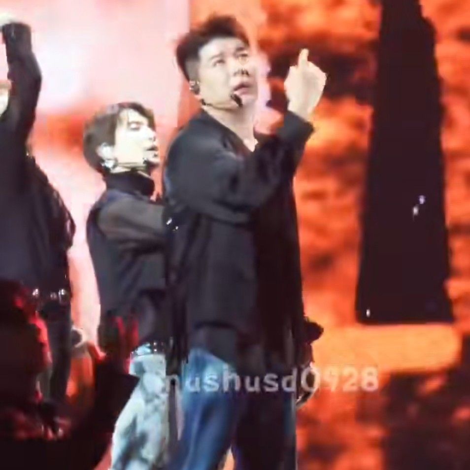 A moment captured by Shindong (Super Junior)'s fan