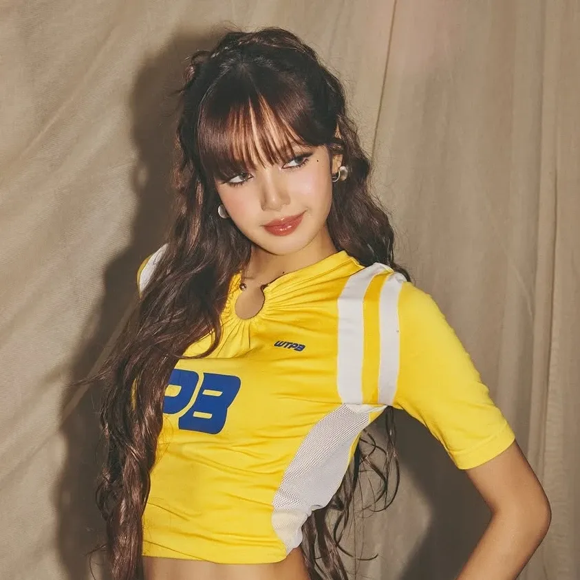 Foto aktivitas terbaru Lisa (BLACKPINK)