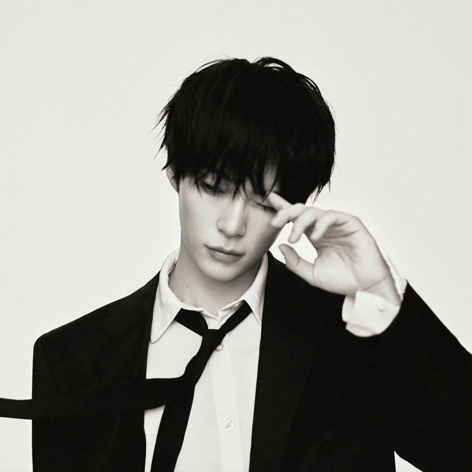 Latest photo of Sung Hanbin (ZEROBASEONE)