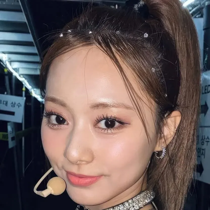 Momen yang diabadikan oleh penggemar Tzuyu (TWICE)