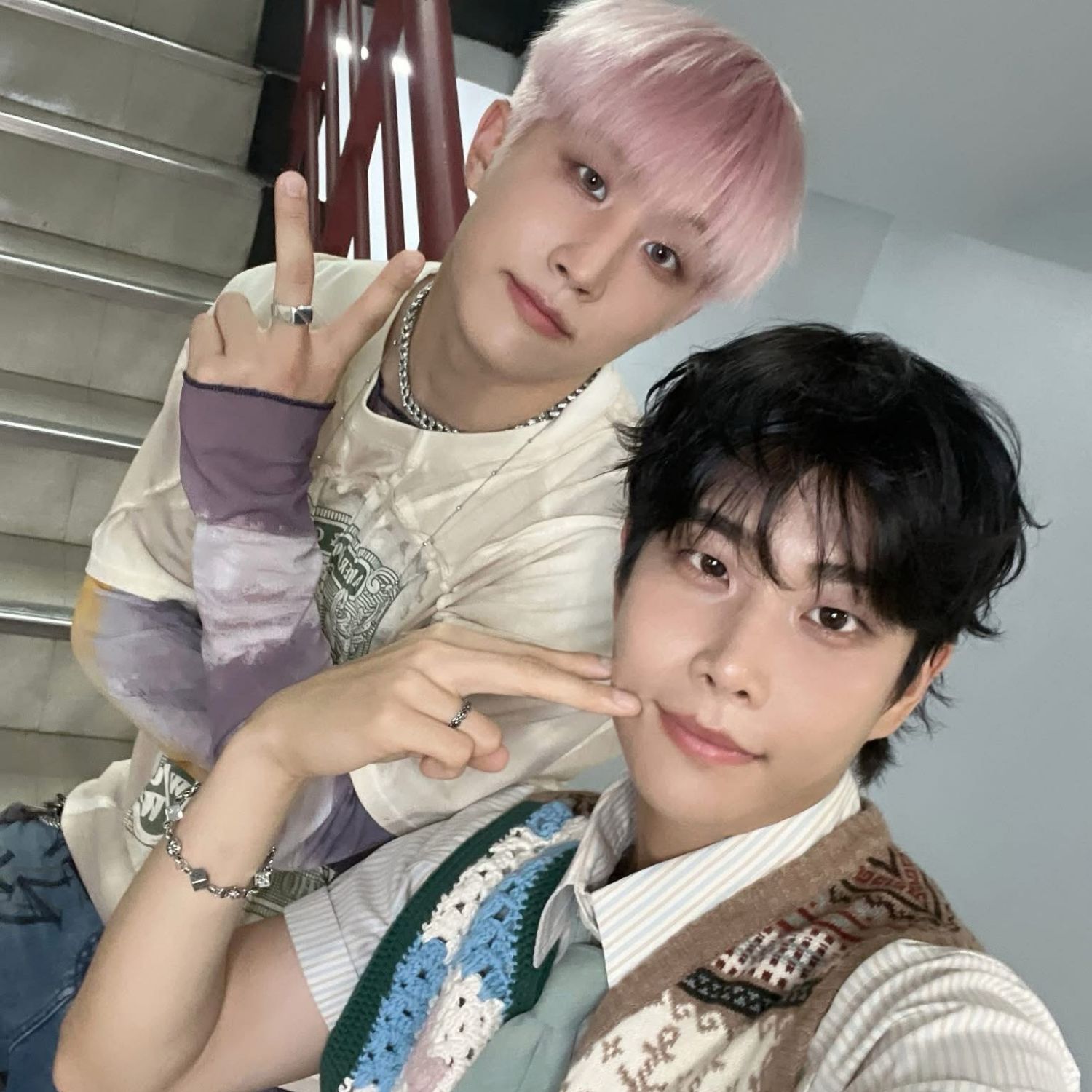 아스트로의 최신 사진