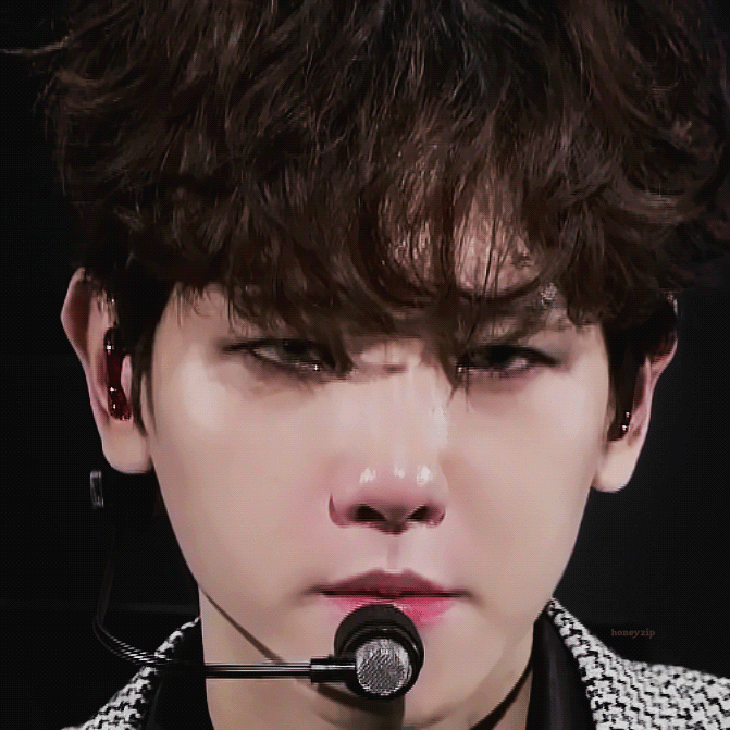 ベクヒョン (EXO)の最新写真