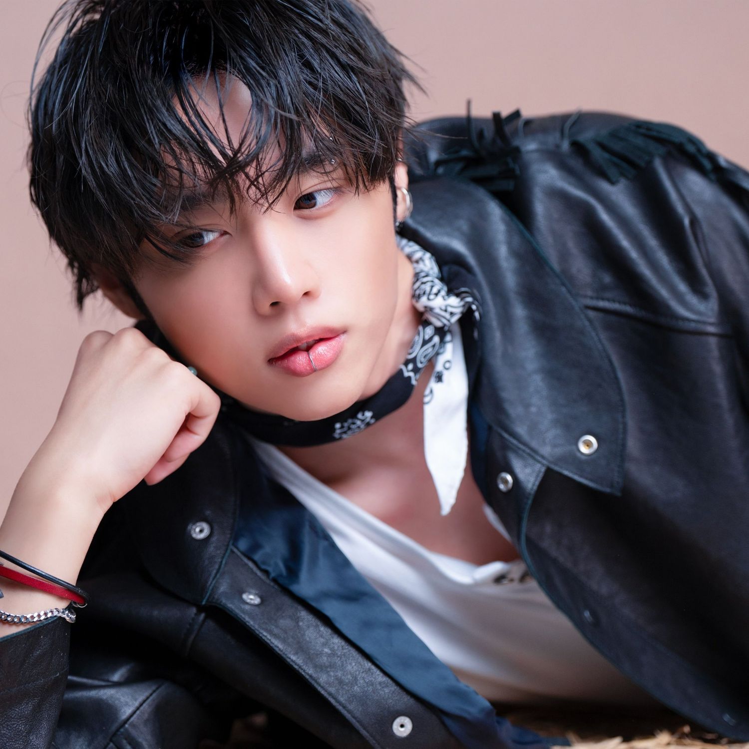 Behind-the-scenes cut of Sunwoo (THE BOYZ)