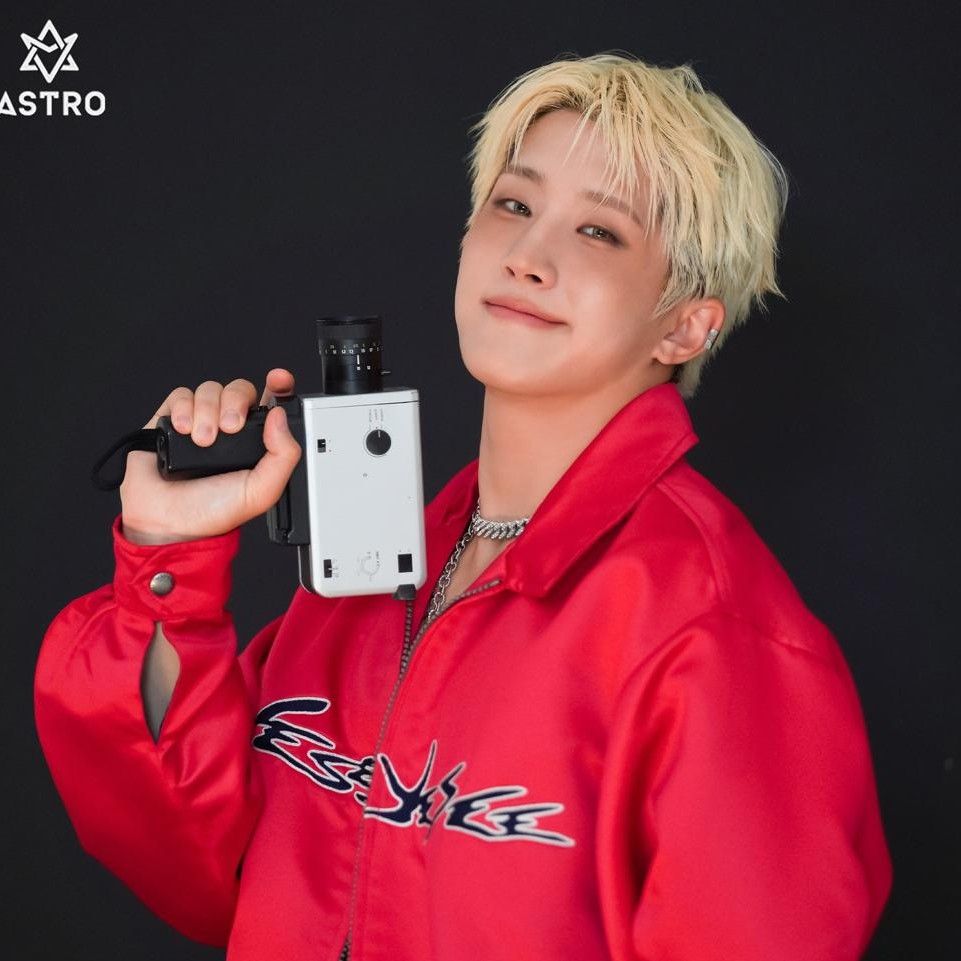 Latest photo of Jinjin (ASTRO)