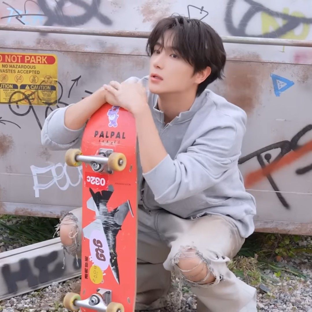 Recent activity shot of Hyunjae (THE BOYZ)