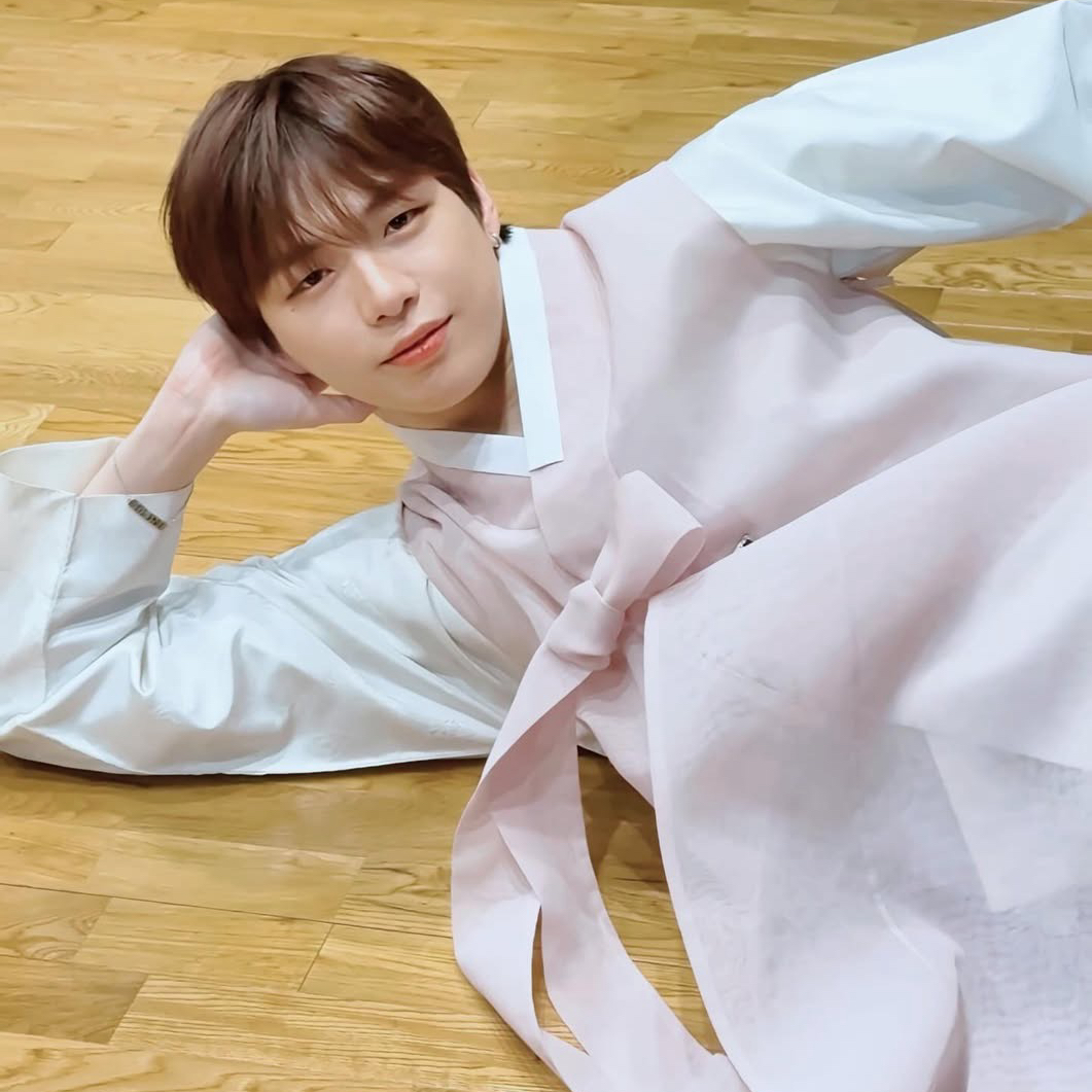 강다니엘의 비하인드 컷