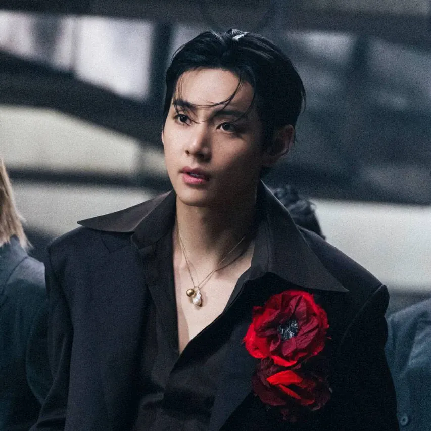 Behind-the-scenes cut of V (BTS)