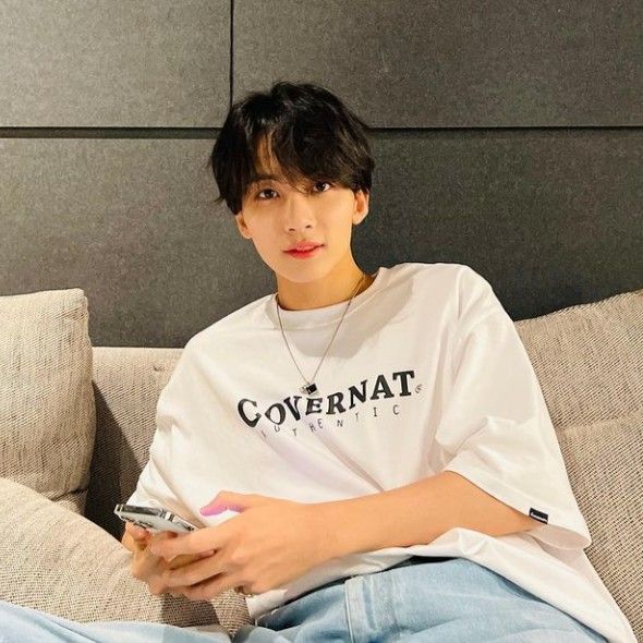 A moment captured by Jeonghan (SEVENTEEN)'s fan