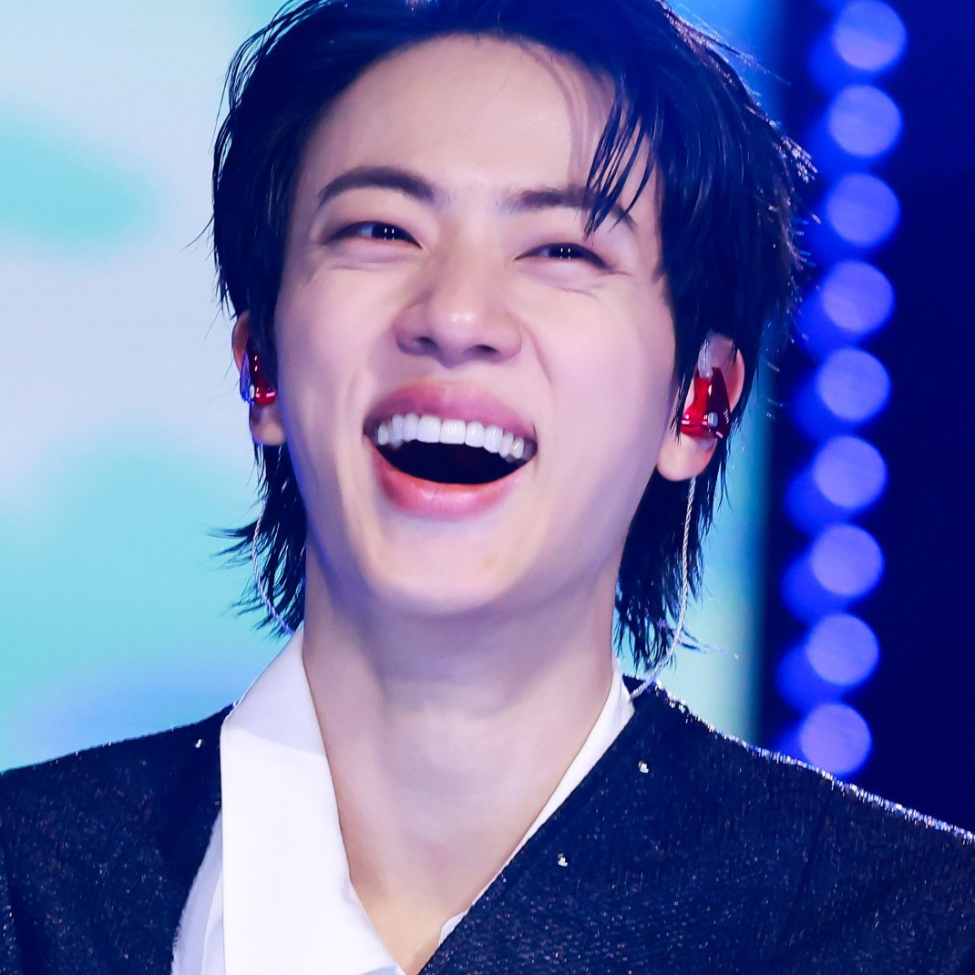 Behind-the-scenes cut of Jin (BTS)