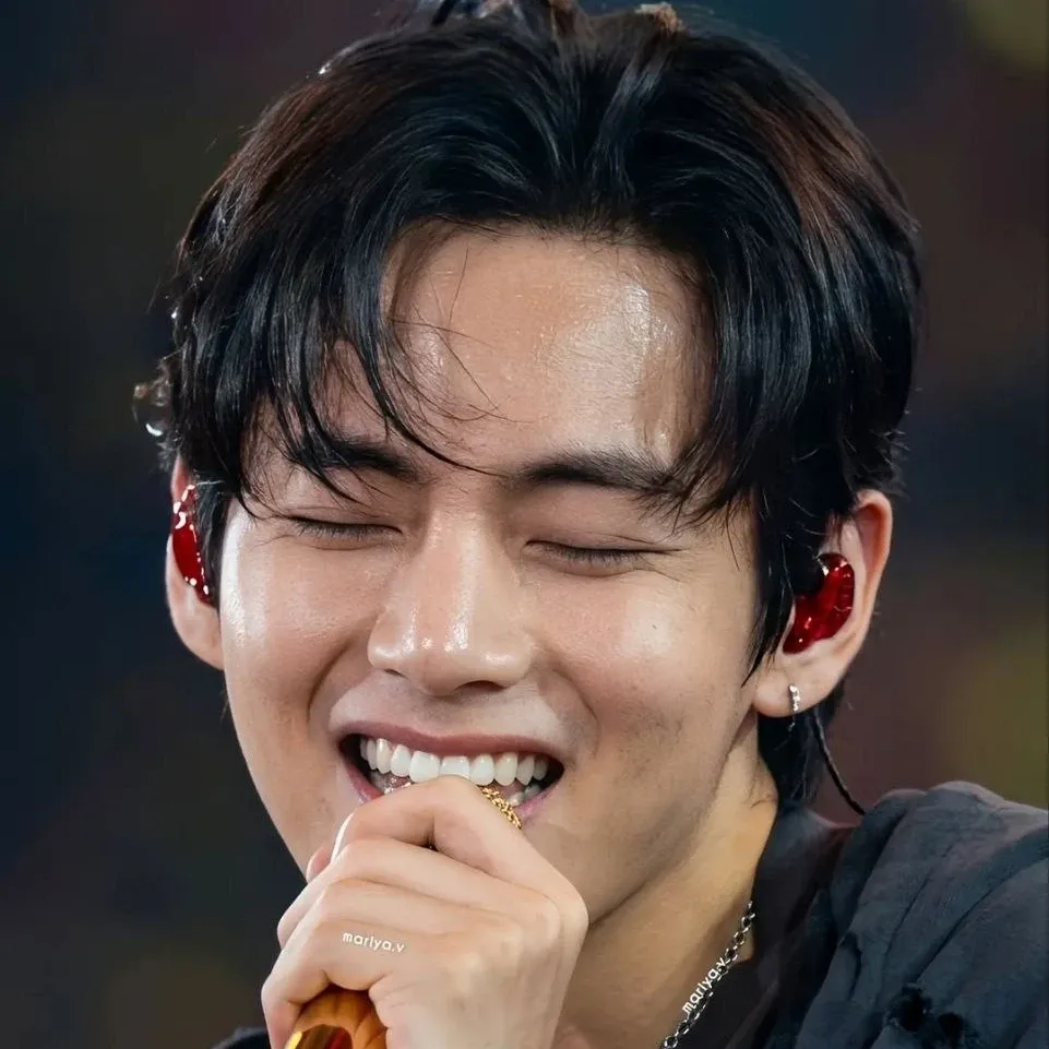 Foto aktivitas terbaru V (BTS)