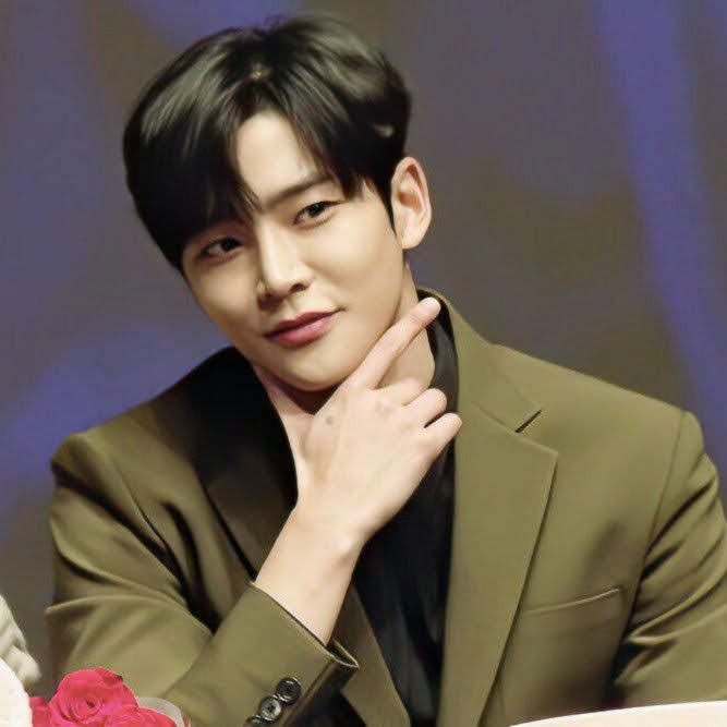 로운의 비하인드 컷