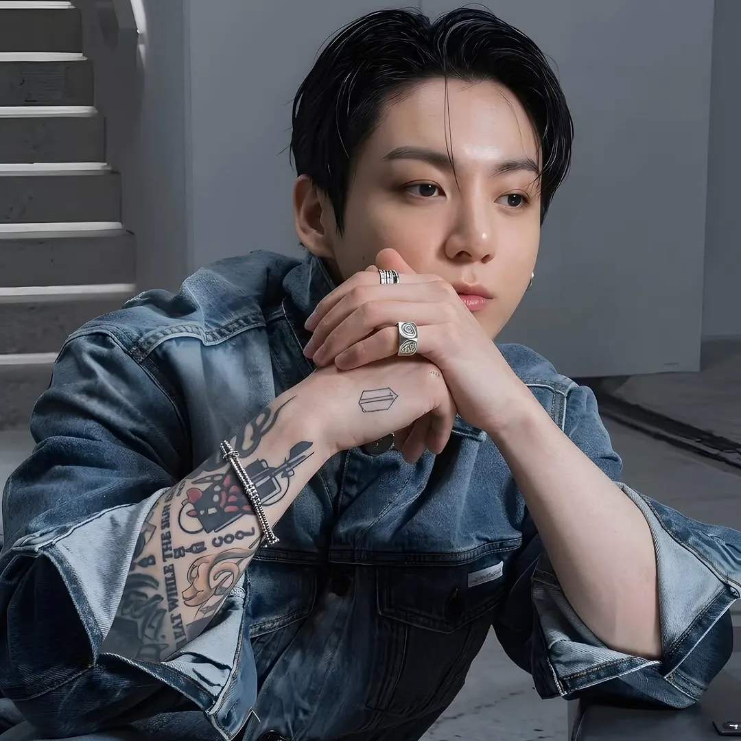 Foto aktivitas terbaru Jungkook (BTS)