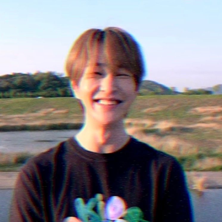A moment captured by Onew (SHINee)'s fan